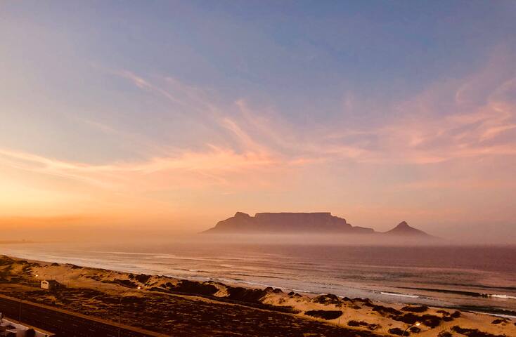Beachfront Penthouse Nautica 704 Table View – CPT gallery image 3
