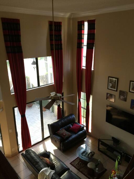 Main sitting area overlooking palm trees