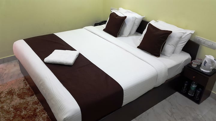 KEVINS : Deluxe Double Room