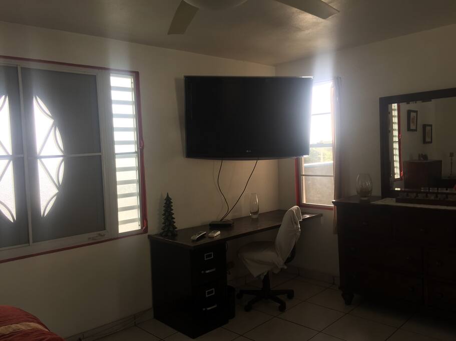 Big screen tv with direct tv hbo and starz package