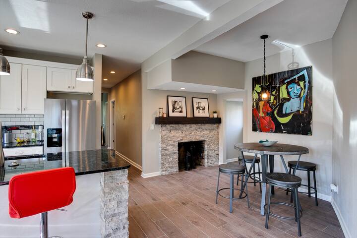 Midtown KC Artsy & Updated Home