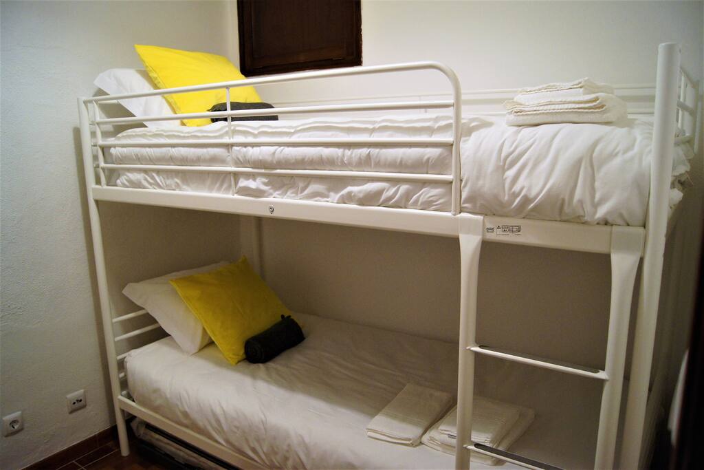 Yellow room Private Bedroom