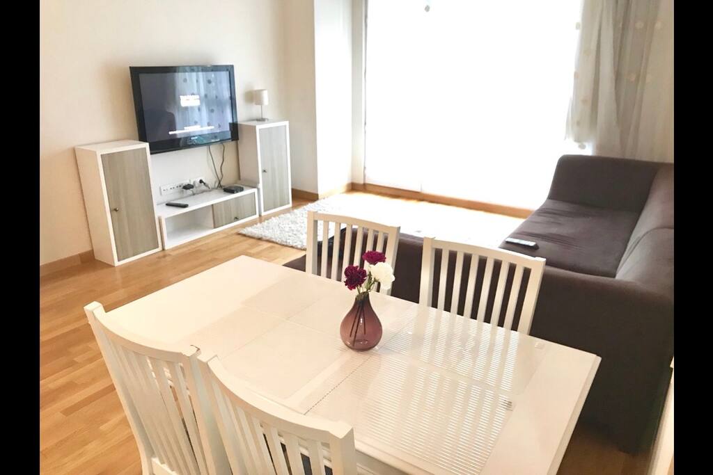 Salon ve yemek bölümü