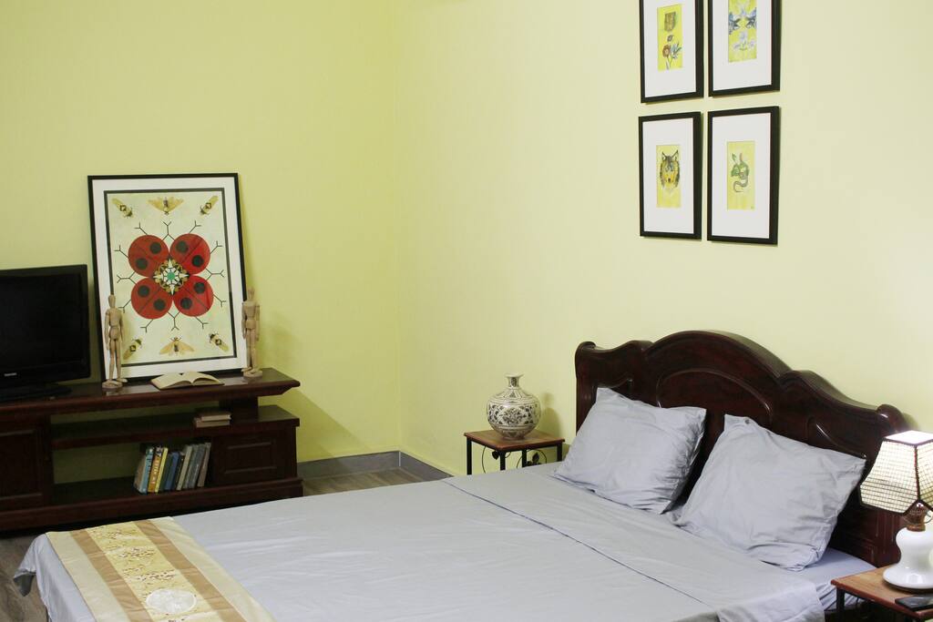The main bedroom with a queen-size bed, TV, AC.
