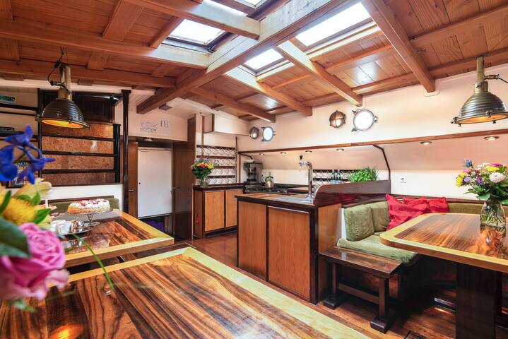 Sailing ship LOTUS, unique group accommodation gallery image 3