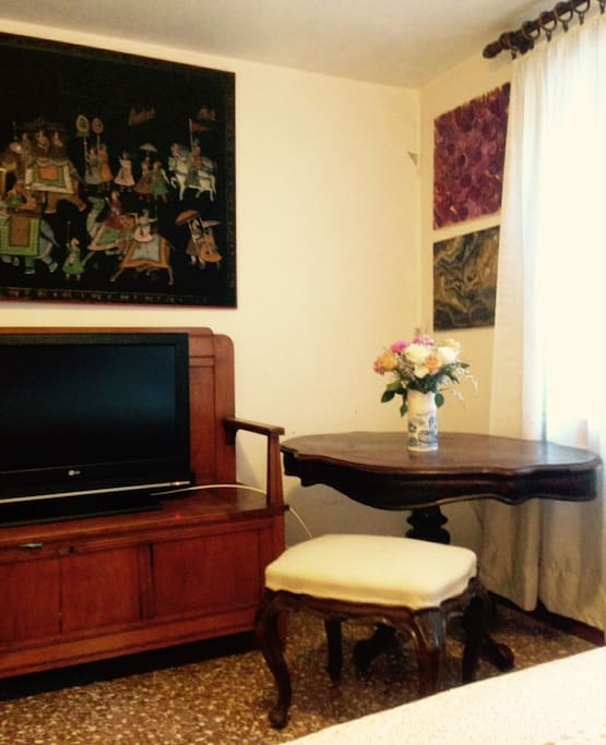 tv bedroom