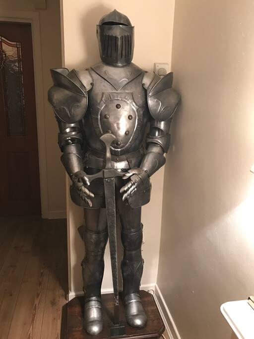 Waiting patiently to welcome you to my home!