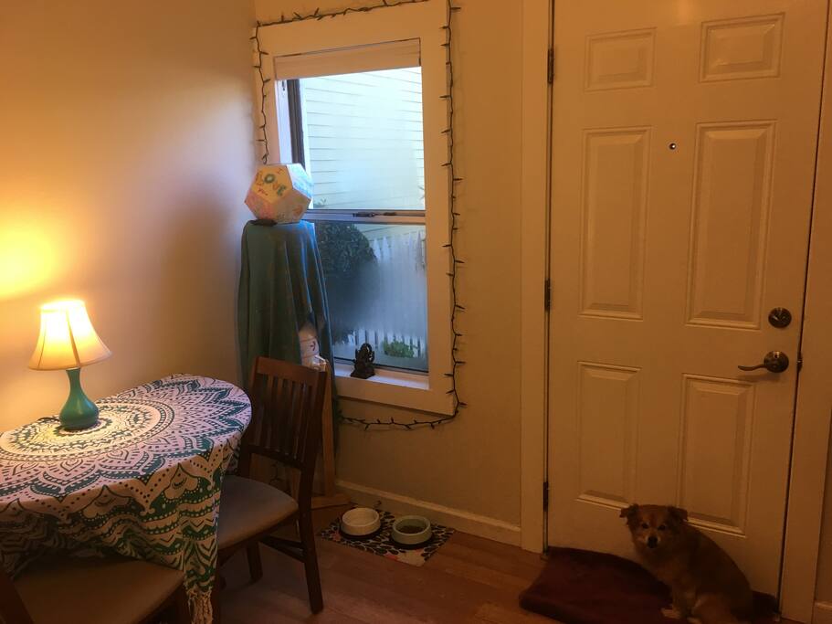 Relax in this cozy cottage near Downtown Santa Rosa