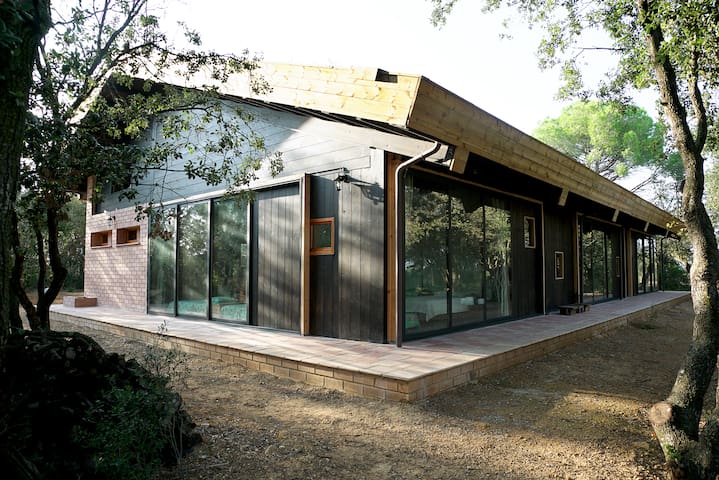 Gran casa de madera con vistas al mar gallery image 4