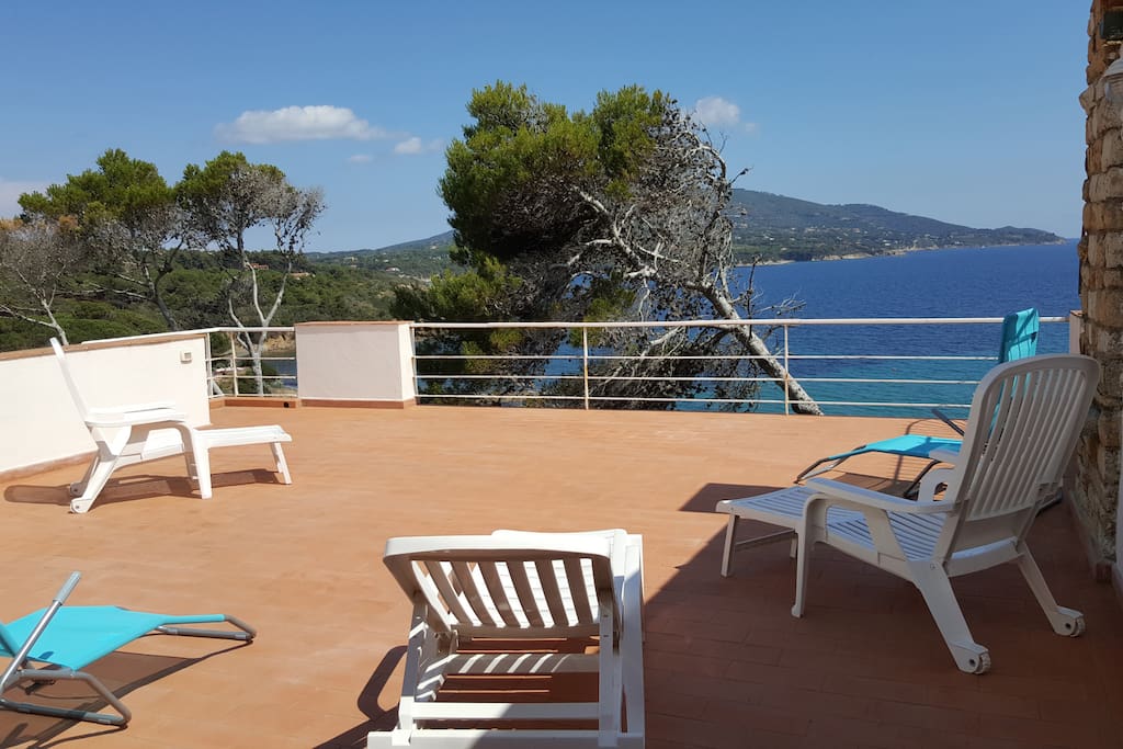 Veduta dalla grande terrazza del primo livello