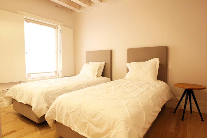 Cozy 3 Bedroom apartment @Porto Downtown gallery image 3