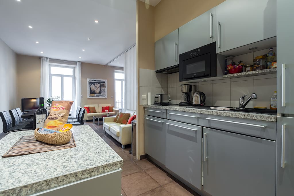 Small open plan kitchen, which is fully equipped!
