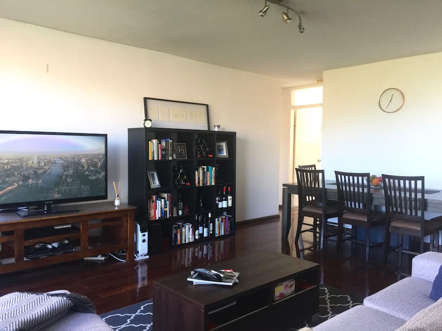 Open plan living/dining. Books, Netflix and super fast reliable WiFi all available for your down time