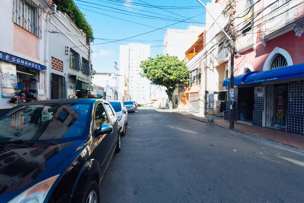 Foto de trecho da rua onde está localizado o hostel.