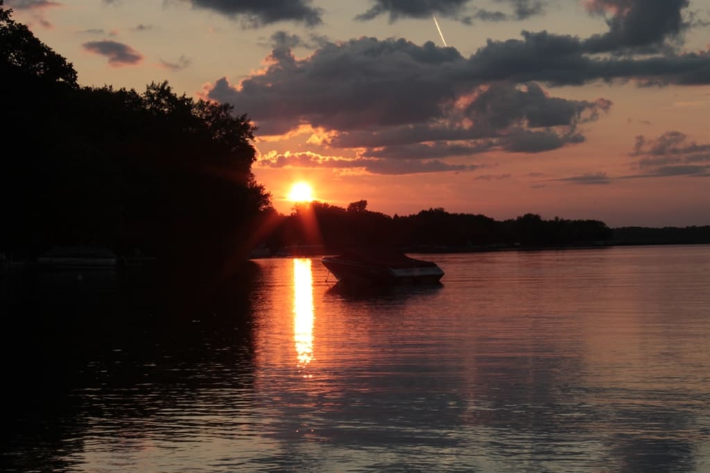 Clearwater Lake Guest Cabin Guesthouses for Rent in Annandale