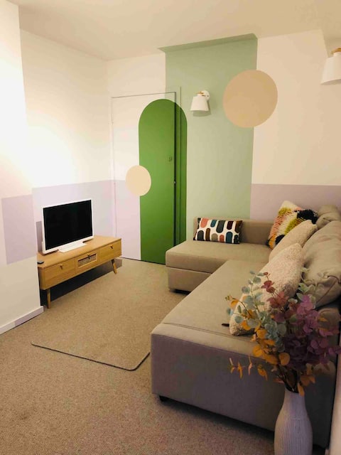 Top performing Airbnb: Gated 1 bed ground floor apartment in Headingley & Hyde Park