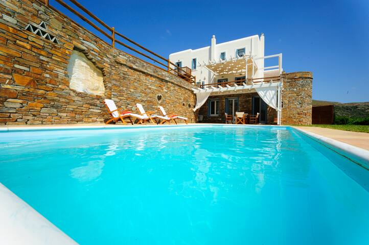 Villa Phivi Cycladic Splendor: 5Bed Gem, Pool, Gym gallery image 5
