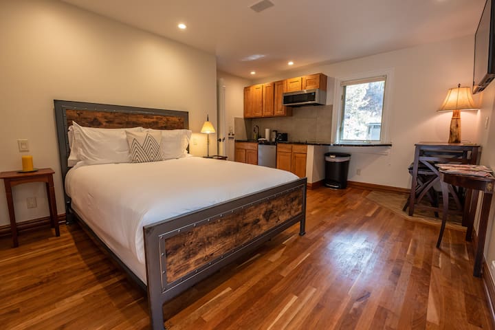 Exquisite Creekside Suite in the Heart of Aspen!