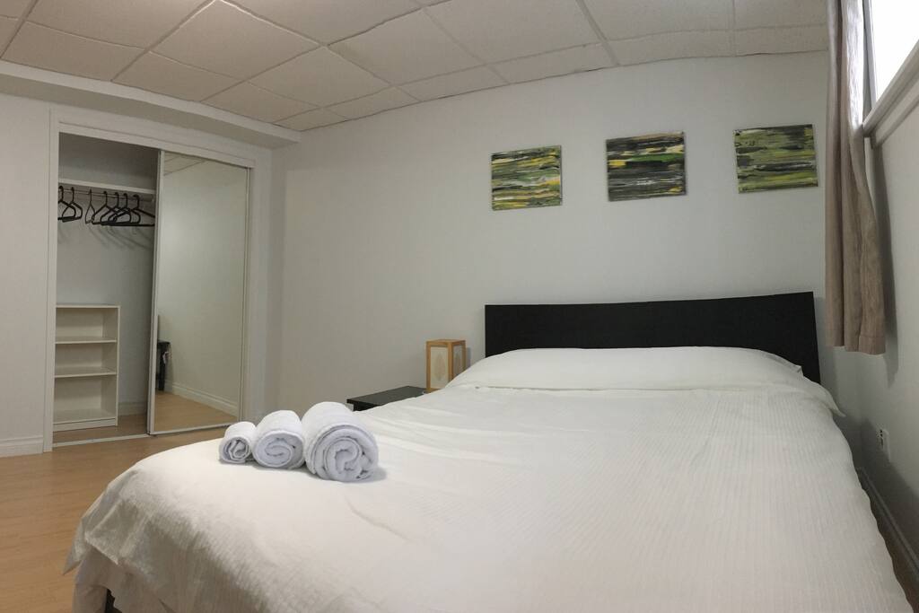 Hotel quality bedding and towels - have a good sleep :)