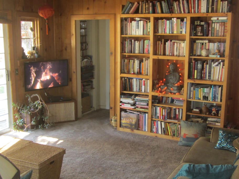 Living Room w/access to deck