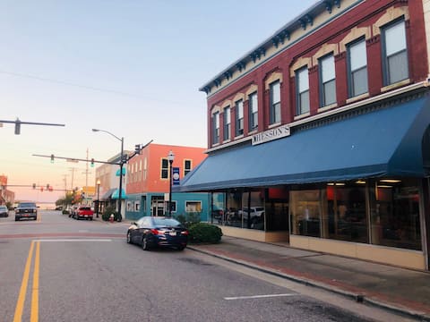 Stay Downtown On Historic Main St.