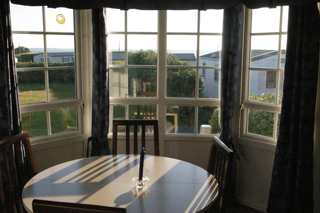 Table à manger avec vue sur mer