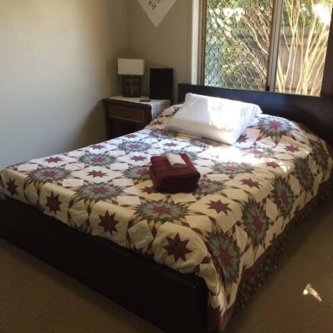 Snuggle Inn @ Palmwoods ~ Cosy Double Bed