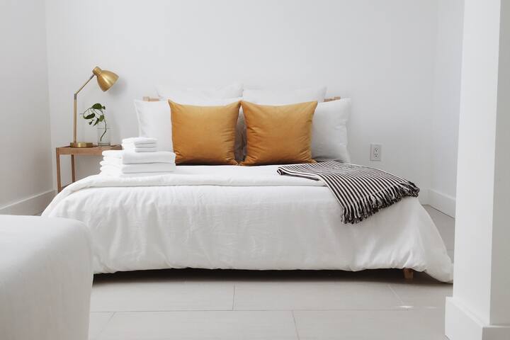 NEW Sunlit Cottage in Historic West Palm Beach