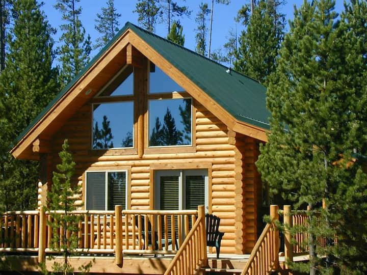 Two Bed / One Bath Log Cabin - Short Stay