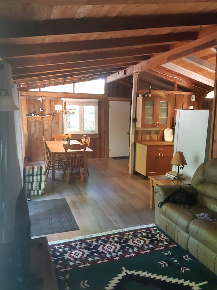 Treetop Cabin: Peaceful Area Near Beach & Hiking! - Sauble Beach