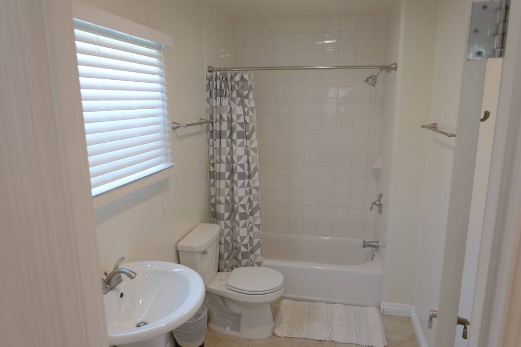 New / Clean bathrooom