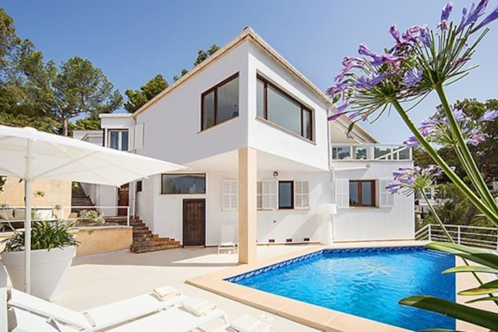 House seem from the corner of the pool area