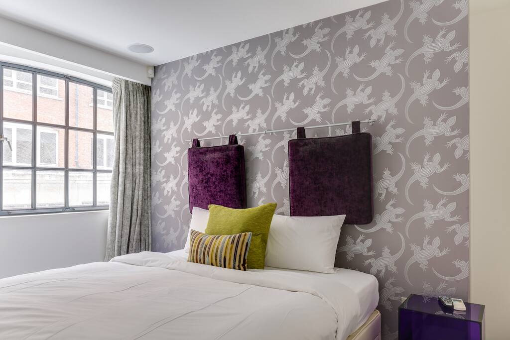 Two spacious bedrooms with King-sized beds...