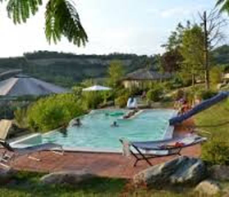 Piscina adiacente!