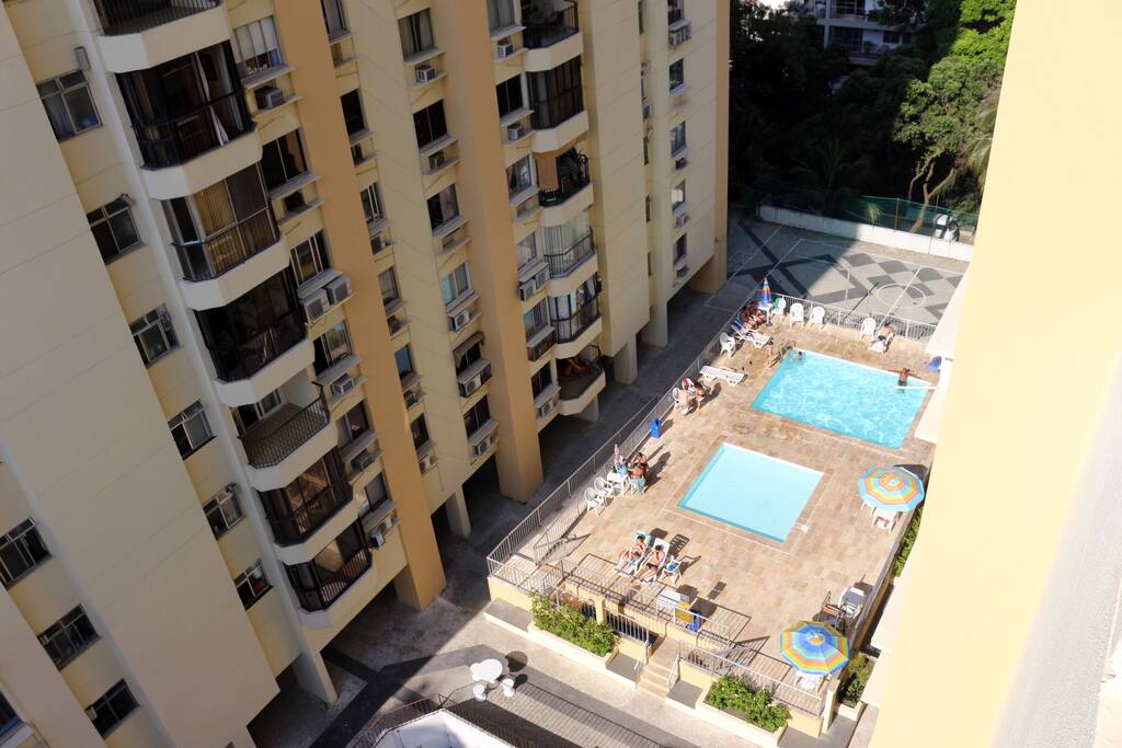 Piscina do condomínio