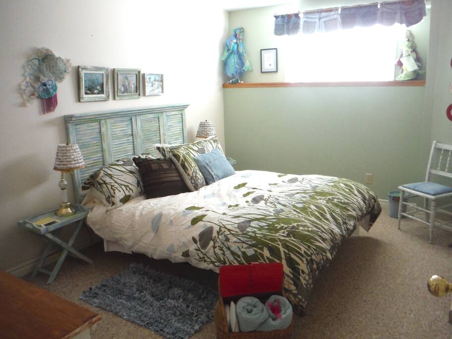 Morning sun finds you refreshed from a comfortable queen bed overnight