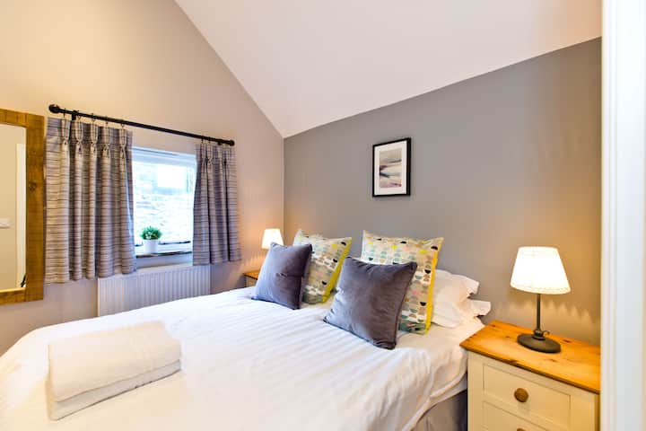 Topla i udobna spavaća soba 3 sa spojenom kupaonicom