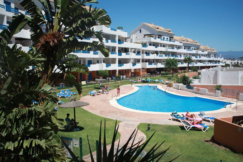 Super agréable piscine, pas de monde pour nager en paix