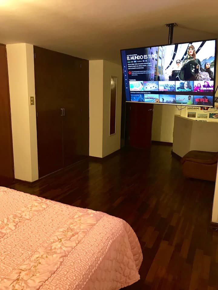 
Smart TV en el dormitorio, con Netflix.