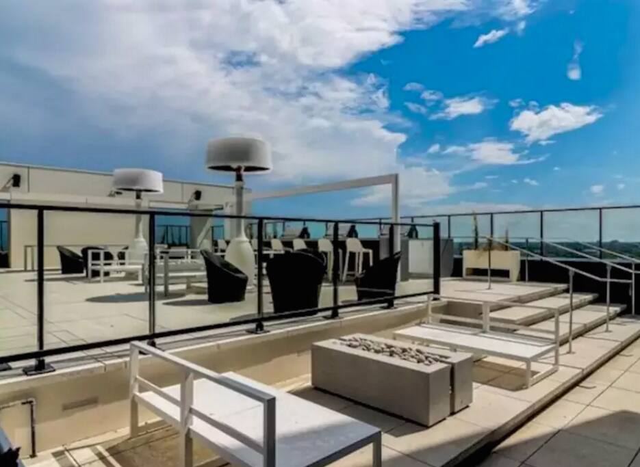 10th Floor Outdoor Patio