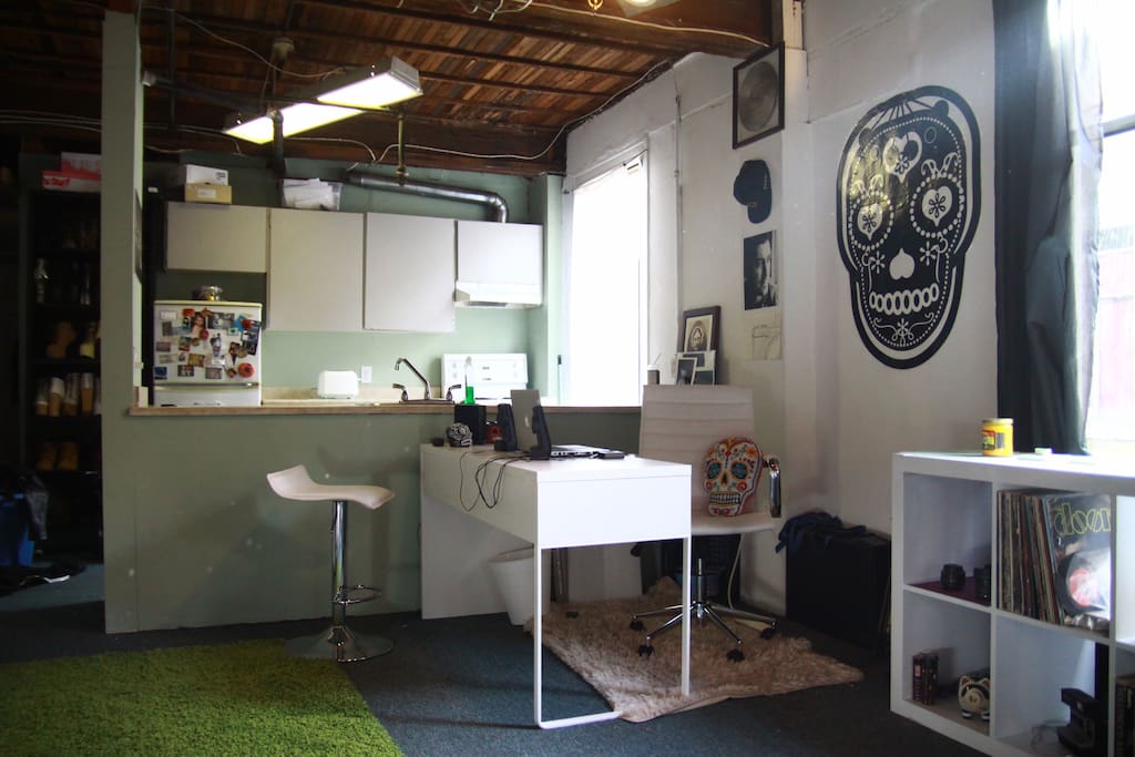 Workspace and WiFi available.