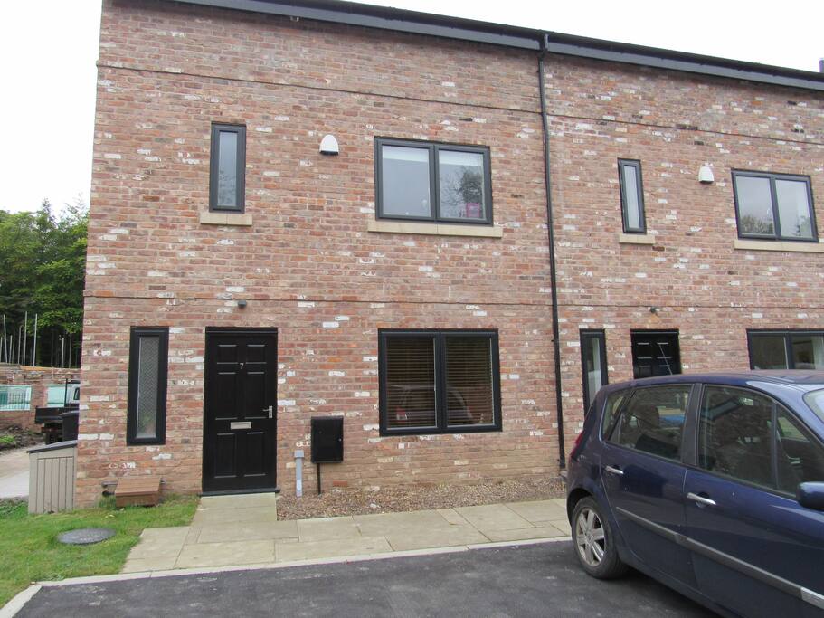 Front of house parking space available