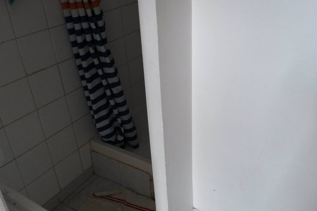 Douche et salle de bain privée