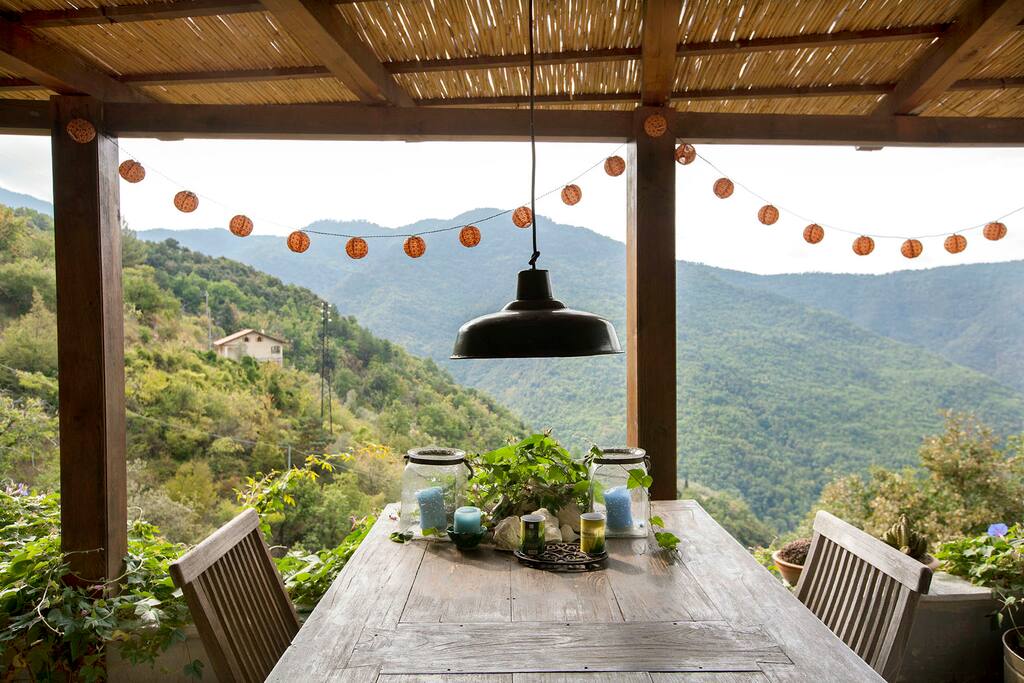 A beautiful view over the Ligurian mountains.