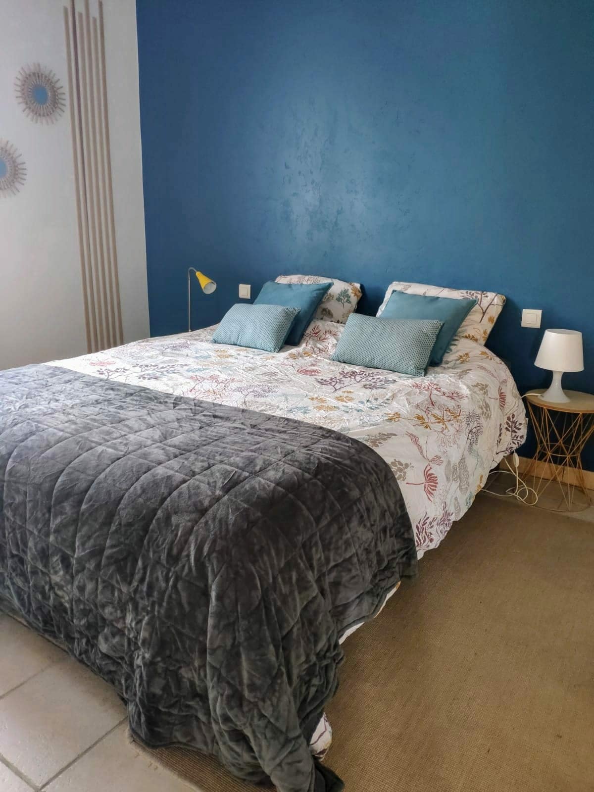 Krevet na 160 kreveta, osigurana plahta