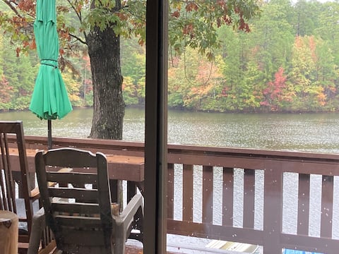 Lakefront w/hot tub, 7 kayaks, sauna