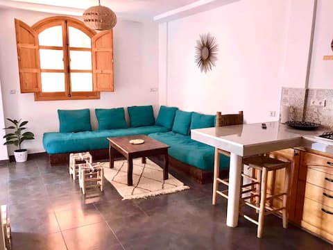 Popular Airbnb listing: Private terrace, 5 minute walk to the beach in Aourir
