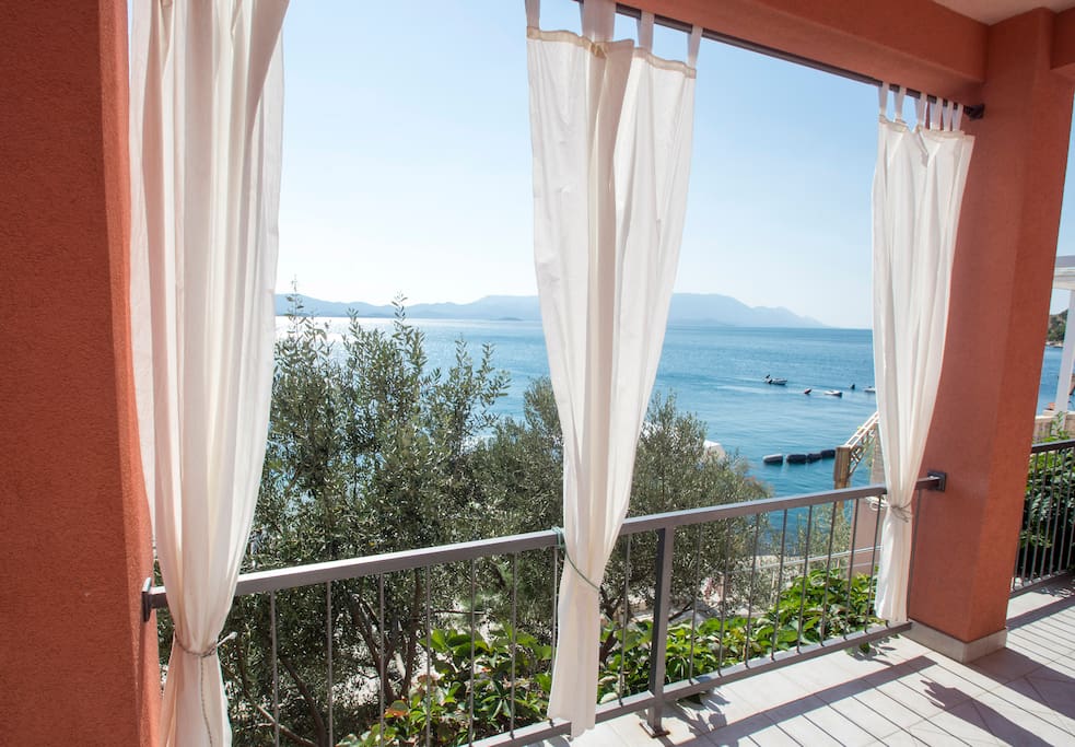 A glance from the terrace