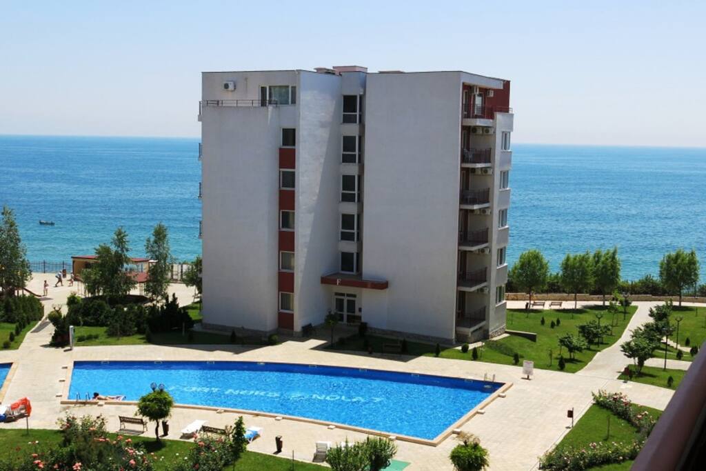 Вид с террасы на море (view from the terrace on the sea)