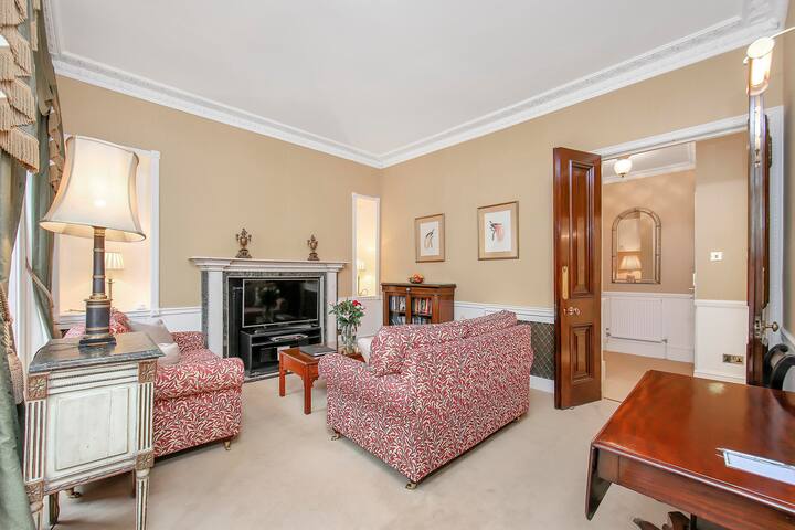 10 Curzon Street, 1 Bedroom gallery image 2
